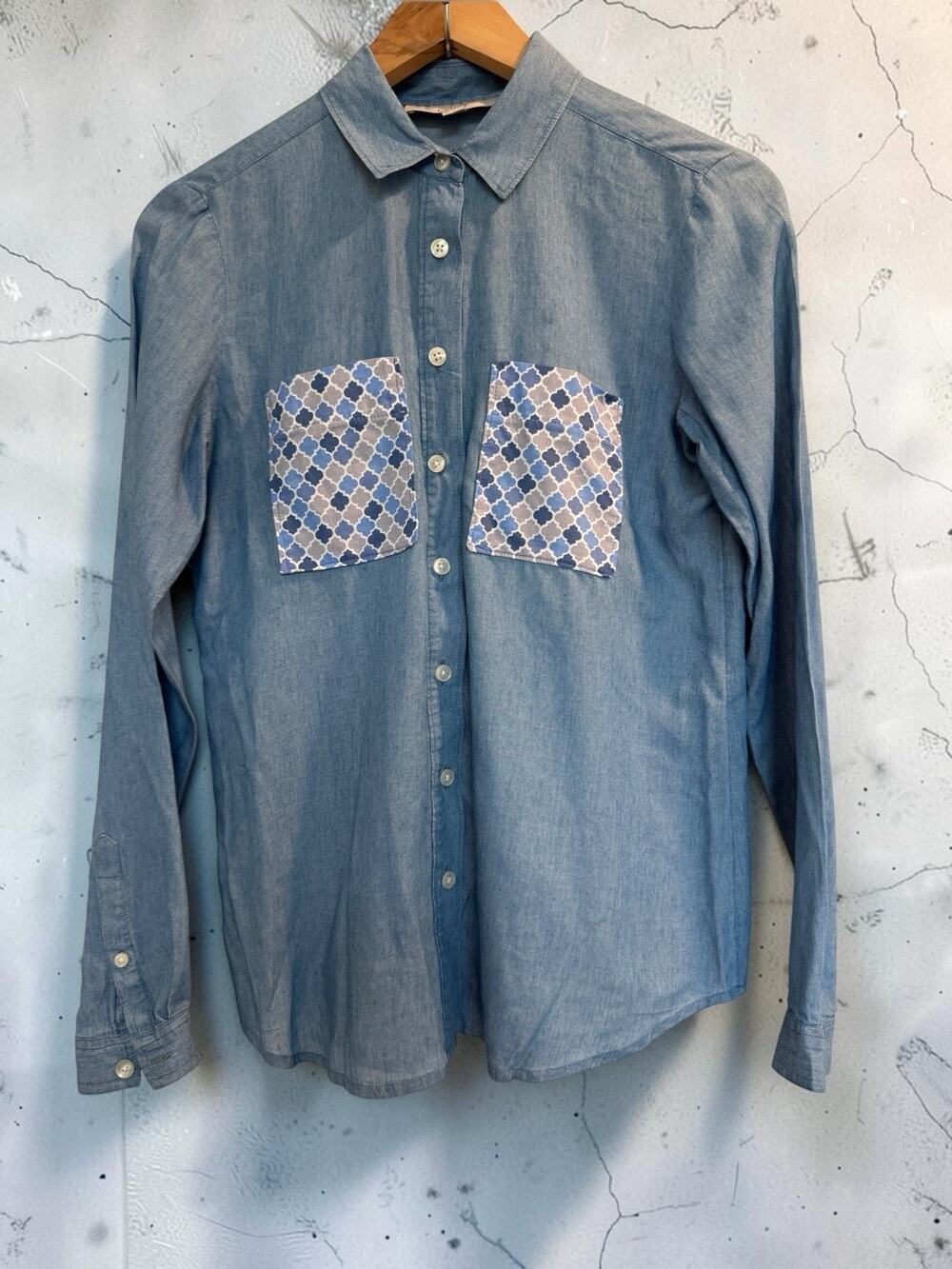 LOFT Women's Button-Up Shirt Blue Collared Long Sleeve Size XS Front Pockets